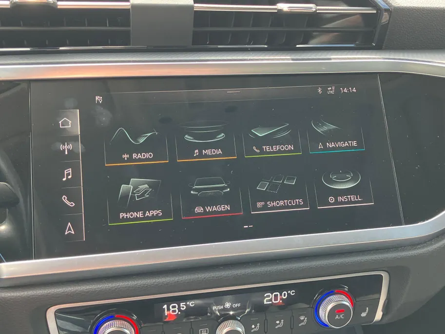 Audi Q3 35TFSI 150PK S-Line · Camera · Trekhaak · Panoramadak · Stoelverwarming · Apple/Android Car Play · Dodehoeksensoren ·