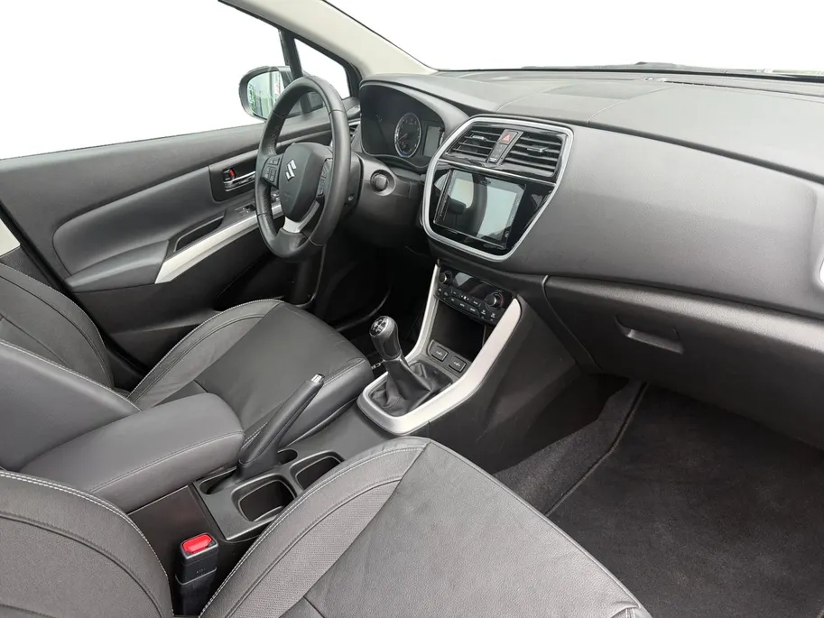 Suzuki S-Cross 1.0 Boosterjet Stijl | Clima / adapt. cruise control | Navigatie | Camera | Subwoofer |