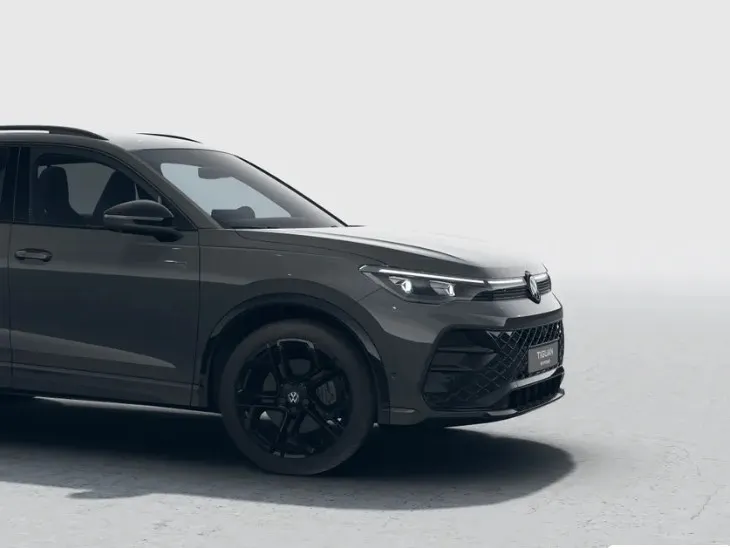 Volkswagen Tiguan R-Line Edition 1.5 eHybrid 204 PK 6 versn. DSG · Black Style Pakket · Panoramaschuif-kanteldak · Trekhaak inklapbaar, met elektrische ontgrendeling, incl. aanhangermanoeuvreerhulp Trailer Assist · Prijs is inclusief inruilpremie ·
