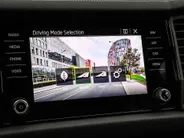 Škoda Kodiaq 1.5 TSI 150pk DSG Sportline Business 7p. · Camera · Inklap. Trekhaak · Keyless · Elek. Bestuurdersstoel + Geheugen · Matrix LED · Garantie t/m 27-05-2028 of 100.000km