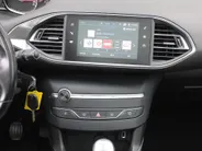 Peugeot 308 1.2 PureTech Allure | Panoramadak | 17” LM | Parkeersensor v+a | Navi | Cruise | Clima | Apple CarPlay/Android Auto |