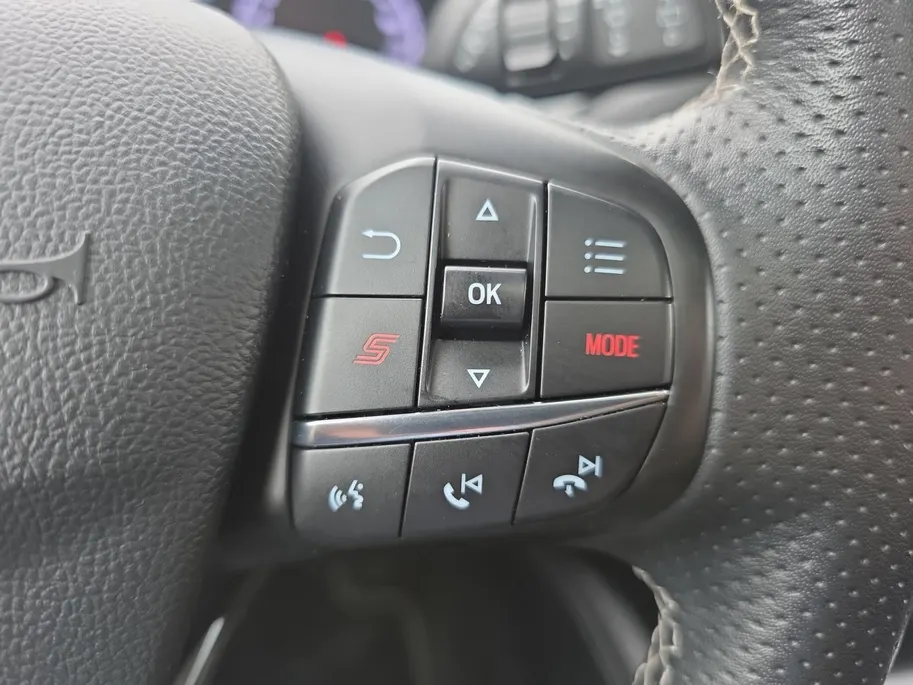 Ford Focus Wagon 2.3 EcoBoost ST-3 | Performance Pack | Panoramadak | Trekhaak | Winter Pack | Achteruitrijcamera | Adapt. Cruise Control | 12 maanden garantie! |