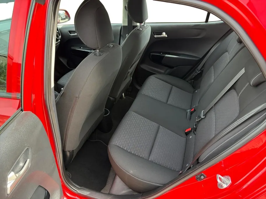 Kia Picanto 1.0 CVVT First Edition | All-Seasonbanden /Apple Carplay/ Android Auto | Navigatiesysteem | Cruise Control | Climate Control | Parkeercamera Achter | Lichtsensor | 15' Lichtmetalen Velgen