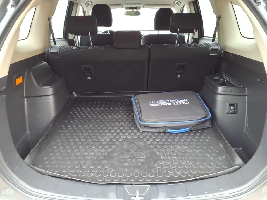 Mitsubishi Outlander 2.4 PHEV Pure Automaat | Trekaak | Andriod/Apple car play