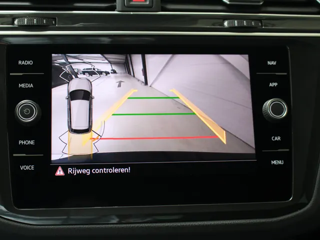 Volkswagen Tiguan 1.5 TSI Elegance Apple Carplay | Parkeercamera | Stoelverwarming | Inklapbare buitenspiegels | Climate Control