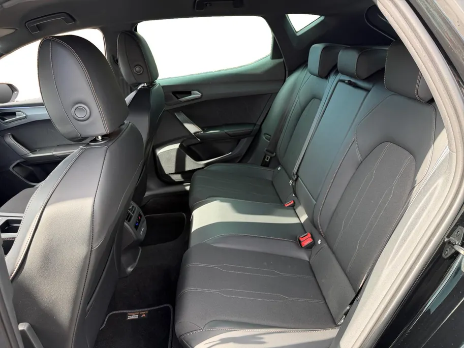CUPRA Leon 1.5 TSI e-Hybrid DSG-autom. Business elektr. WLTP tot 130km | Camera | Stoel/Stuurverwarming | Adaptief Cruise Control | Dodehoek Detectie | Climate Control | DAB | Navigatie | Full Led | Keyless