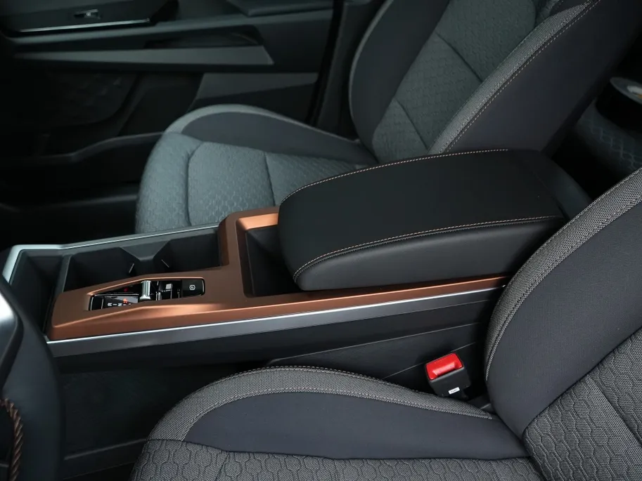 KGM Torres EVX Platinum | Warmtepomp | Leder | carplay | Navi | Camera