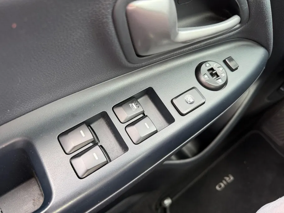 Kia Rio 1.2 CVVT ExecutiveLine Navigatie| Stoel verwarming| Camera| Lichtmetalen velgen| donker getint glas| Climate Control