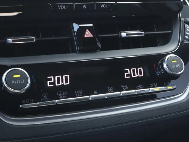 Toyota Corolla Cross Hybrid 140 Dynamic | Stoel/Stuur verwarming | Dodehoek Detectie | Elek. Klep