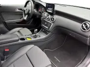 Mercedes-Benz A-Klasse 180 Business Solution | Zeer nette auto | Navigatie | Achteruitrijcamera | Parkeersensoren v + a | Comfort stoelen | Stoelverwarming | Bovag garantie | NAP