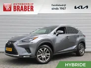 Lexus NX 300h AWD Sport Edition | Luxury + Safety Pack | Stuur-/stoelverwarming | Schuif-/kantel dak | Draadloze lader | 18' LM | Camera | Cruise adapt. |