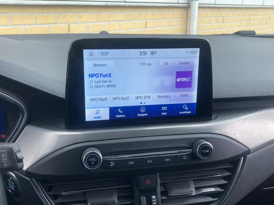 Ford Focus 1.0 EcoBoost Hybrid 125 pk Titanium X Wagon Navigatie - Apple Carplay/ Android Auto - Camera - Draadloos opladen telefoon - Elektrische achterklep