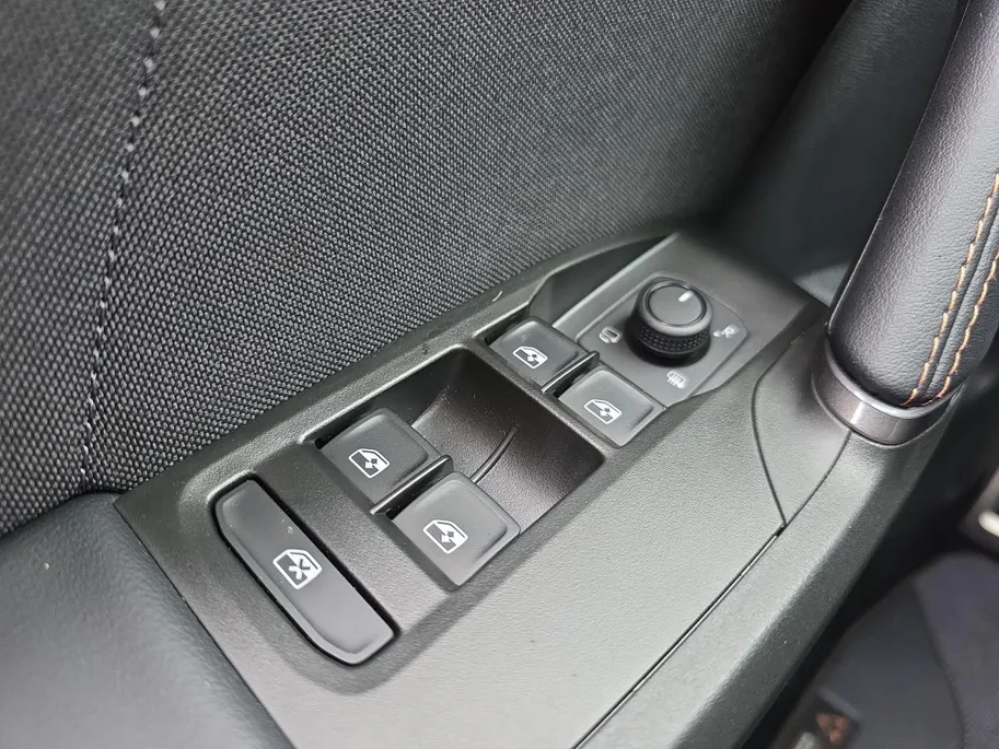 CUPRA Formentor 1.5 TSI e-Hybrid Business 204Pk | Panoramadak | Elektr. Trekhaak | Stoelverwarming | Elektr. Achterklep | Matrix Led koplampen | Virtual Cockpit | Fabrieksgarantie |