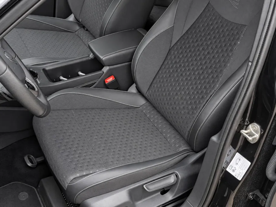 Volkswagen T-Roc 1.5 eTSI 150pk DSG R-Line First Edition · Camera · Apple/Android Car Play · Elek. Achterklep · Matrix LED · Stoel-& Stuurverwarming · 18'' Inch ·
