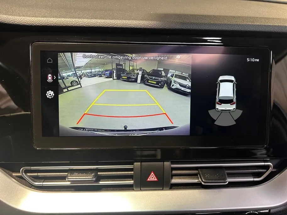 Kia Niro 1.6 GDi Hybrid Edition | Trekhaak Vaste Kogel+ 13-Polige stekker | Schuifkanteldak | Apple Carplay / Android Auto | Navigatiesysteem | Licht + Regensensor | Parkeersensoren + Camera Achter | 16' Lichtmetalen Velgen | Cruise Control Adaptief | Rijstrooksen