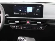 Kia EV6 Light Edition 63 kWh | Stuur-/stoelverwarming | Camera | 19' LM | LED | Adap. Cruise | Clima | Draadloze telefoonlader | 17% bijtelling |