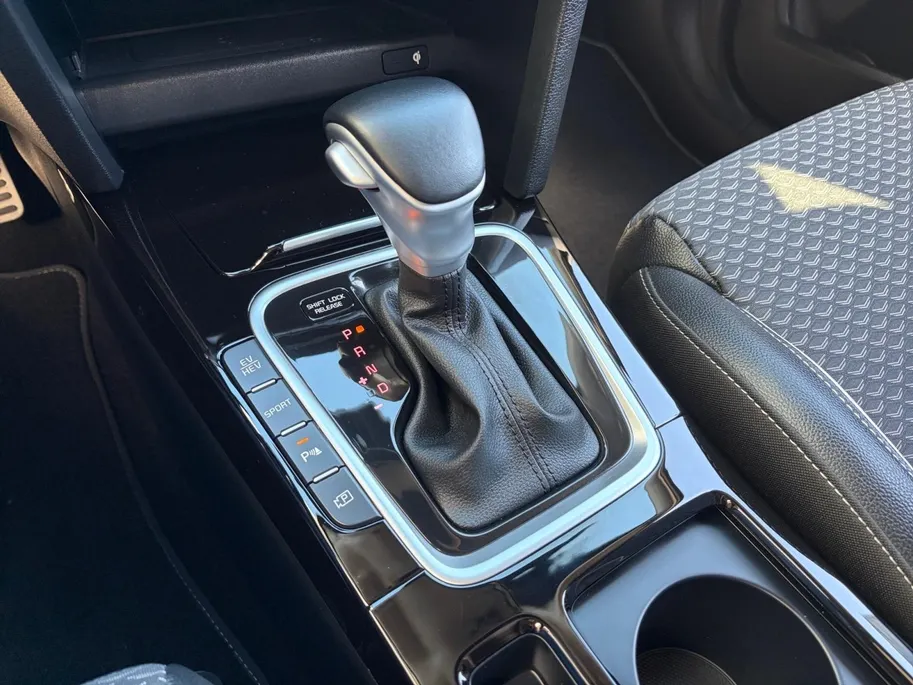 Kia XCeed 1.6 GDi PHEV Design Edition | Apple Carplay / Android Auto | Navigatiesysteem | Licht + Regensensor | Elektrisch Schuif / Kanteldak | Parkeersensoren Voor + Achter | Parkeercamera Achter | Dodehoekdetectie | Rijstrooksensor + Correctie | 18'Lichtmetalen V
