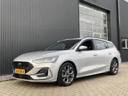 Ford Focus 1.0 EcoBoost Hybrid 125 pk ST Line Wagon SYNC4  Groot Navigatie touchscreen -Winter Pack-Parkeersensoren voor en achter