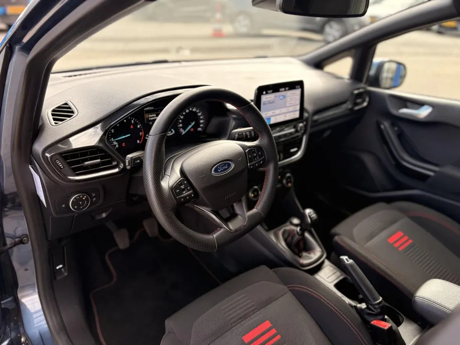 Ford Fiesta 1.0 EcoBoost Hybrid ST-Line Winter Pack I Apple Carplay/Android Auto I Lichtmetalen Velgen I LED Verlichting I