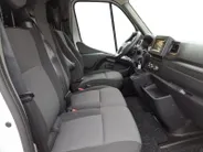 Renault Master T33 2.3 dCi 135 L2H2 Work Edition Airco | Navigatie | PDC-Camera | Blindspot | 1 jaar Garantie.