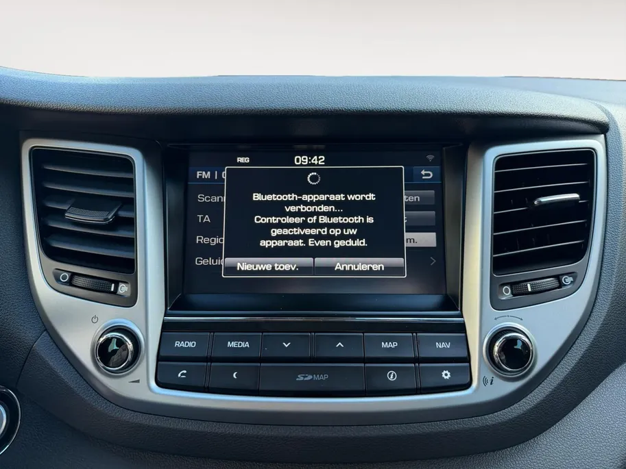 Hyundai Tucson 1.6 GDi Comfort | Elektrisch Verstelbare Stoelen | Navigatie | Bluetooth | Camera | Stoelverwarming | Cruise & Climate Control | Onderhoudshistorie | All Season Banden | 12 Maanden BOVAG Garantie