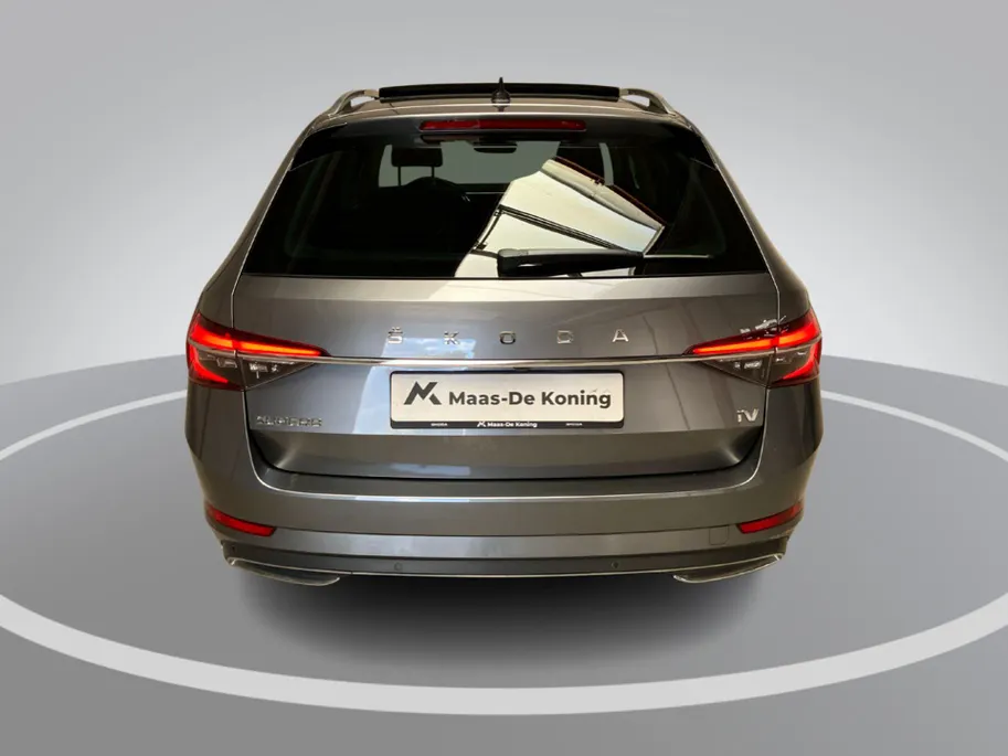 Škoda Superb 1.4TSIiV 160kW/218PK Laurin & Klement · Panoramadak · Leder · Navigatie · 360gr Camera · Apple/Android Car Play · Canton Audio ·