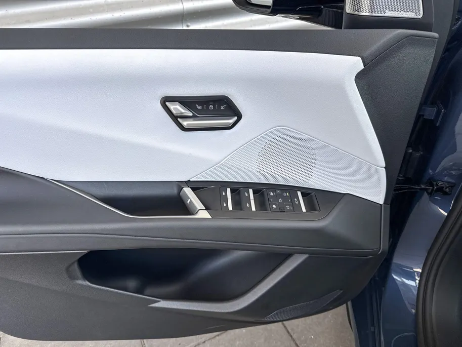 BMW iX3 50 xDrive 113 kWh