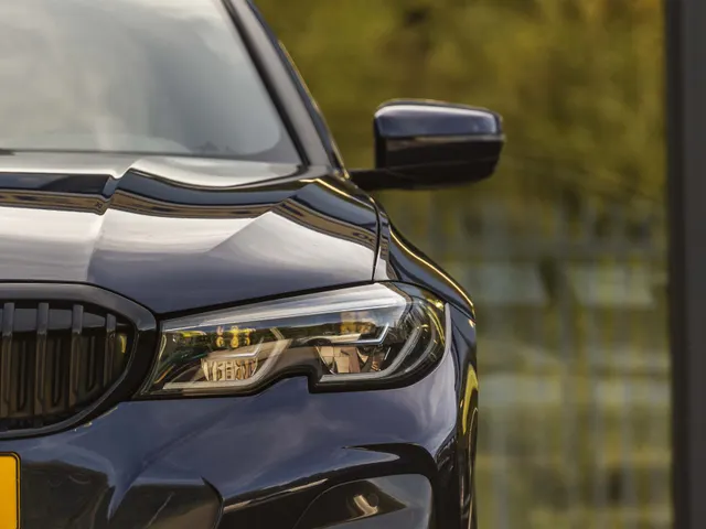 BMW 3 Serie Touring 330e Business Edition Plus M-Pakket  / Pano dak