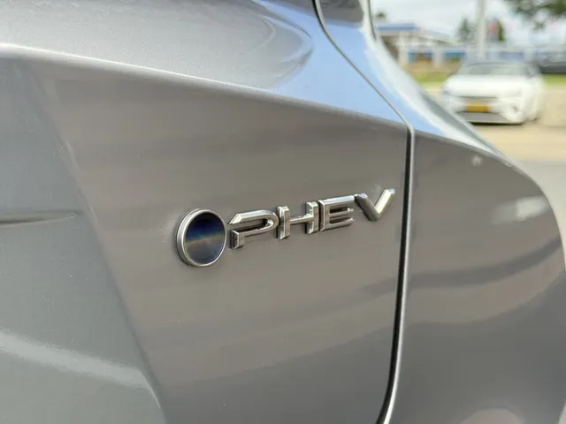 Toyota C-HR 2.0 PHEV 220 Dynamic Bi-Tone | All Seasons