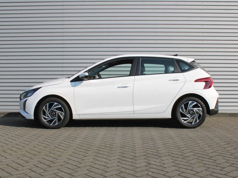 Hyundai i20 1.2 MPI Comfort | BTW Auto | Stuur-/stoelverwarming | Camera | Navi | Apple Carplay | Android Auto | Cruise | 16' LM | All seasons | Airco |