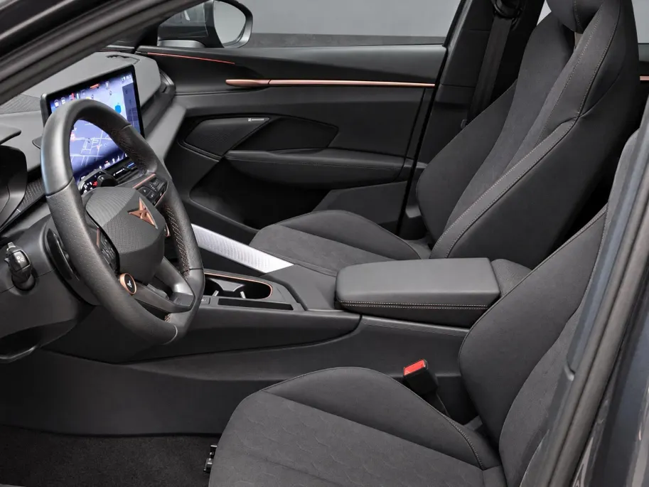 CUPRA Terramar 1.5TSIe-Hybrid 200kW/272PK VZ · Panoramadak · Trekhaak · 360°Camera · Sennheiser sound · Garantie t/m 28-04-2030 of 100000km.