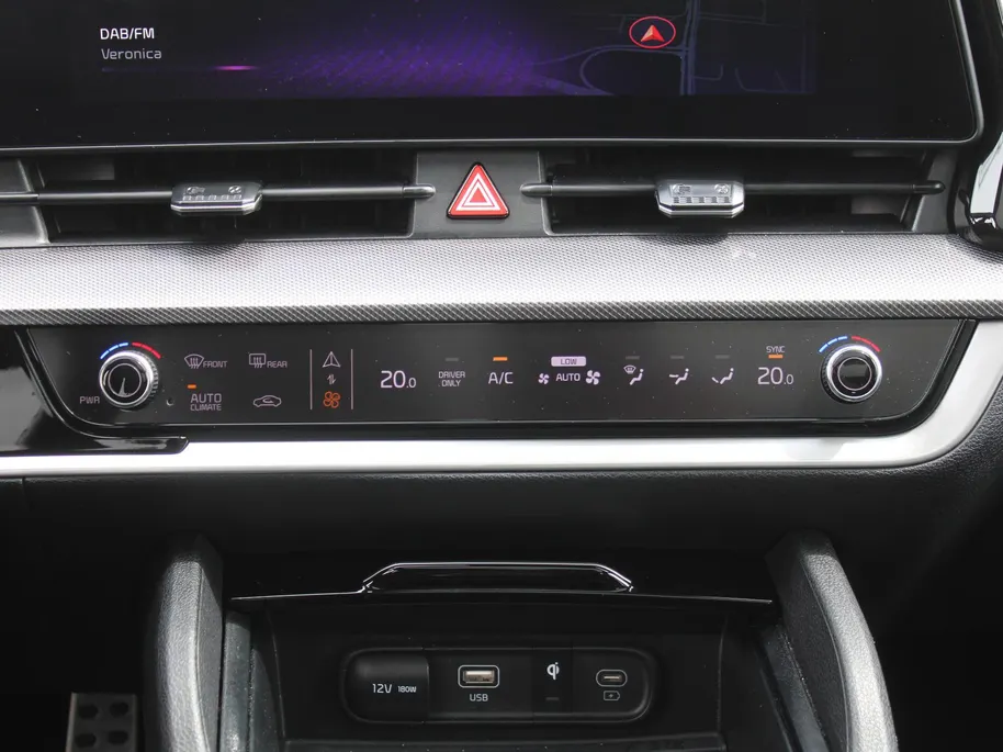 Kia Sportage 1.6 T-GDi Hybrid GT-Line | Stuur-/stoelverwarming | Elek. stoelverstelling + achterklep | Schuifdak | 18" LM | Cruise adapt. | Camera |