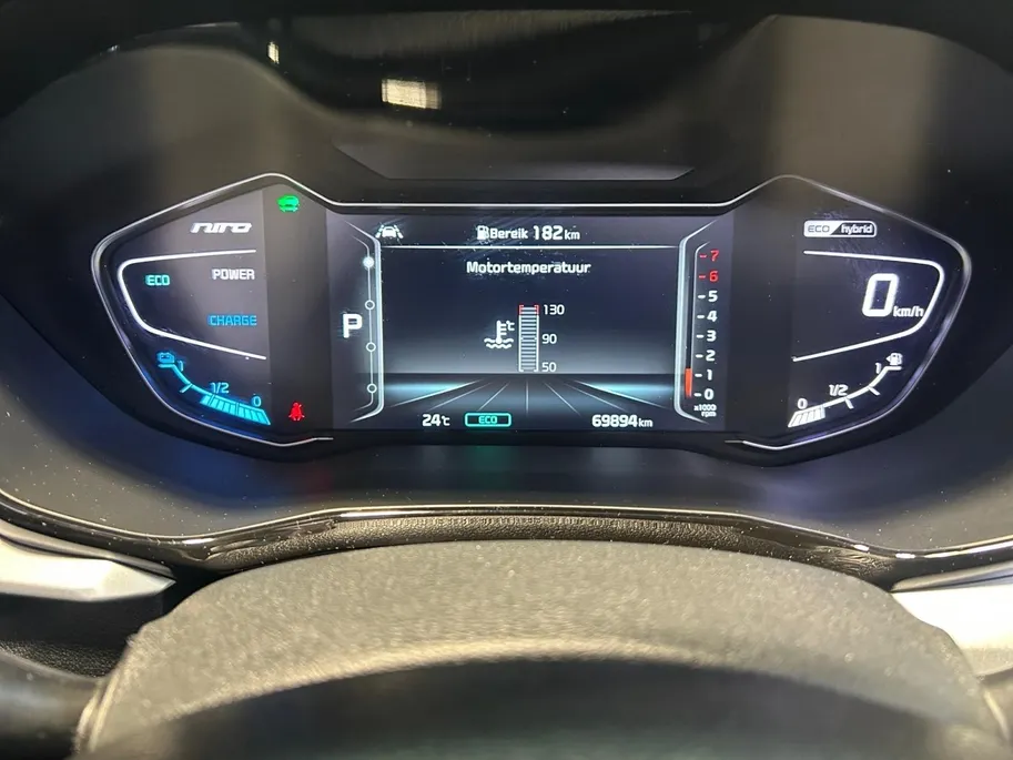 Kia Niro 1.6 GDi Hybrid Edition | Trekhaak Vaste Kogel+ 13-Polige stekker | Schuifkanteldak | Apple Carplay / Android Auto | Navigatiesysteem | Licht + Regensensor | Parkeersensoren + Camera Achter | 16' Lichtmetalen Velgen | Cruise Control Adaptief | Rijstrooksen