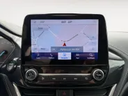Ford Fiesta 1.0 EcoBoost Hybrid Vignale | Dealer onderhouden | NL auto | Adapt. cruise control | Pano dak | BLIS | Winter pack | Parkeersensoren voor en achter | Achteruitrijcamera | 17' lichtmetalen velgen | Bovag garantie |