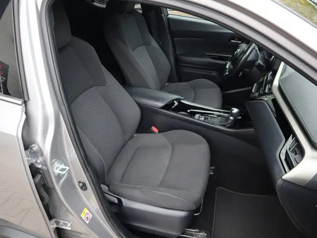 Toyota C-HR 1.8 Hybrid Style Ultimate Blindspot | Stoel en stuurverwarming | All seasons