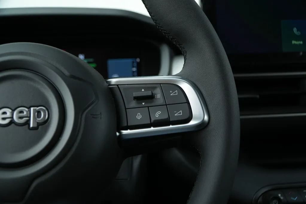 Jeep Avenger Summit 54kWh | Pano | Infotainment | Winter | Camera | 18'