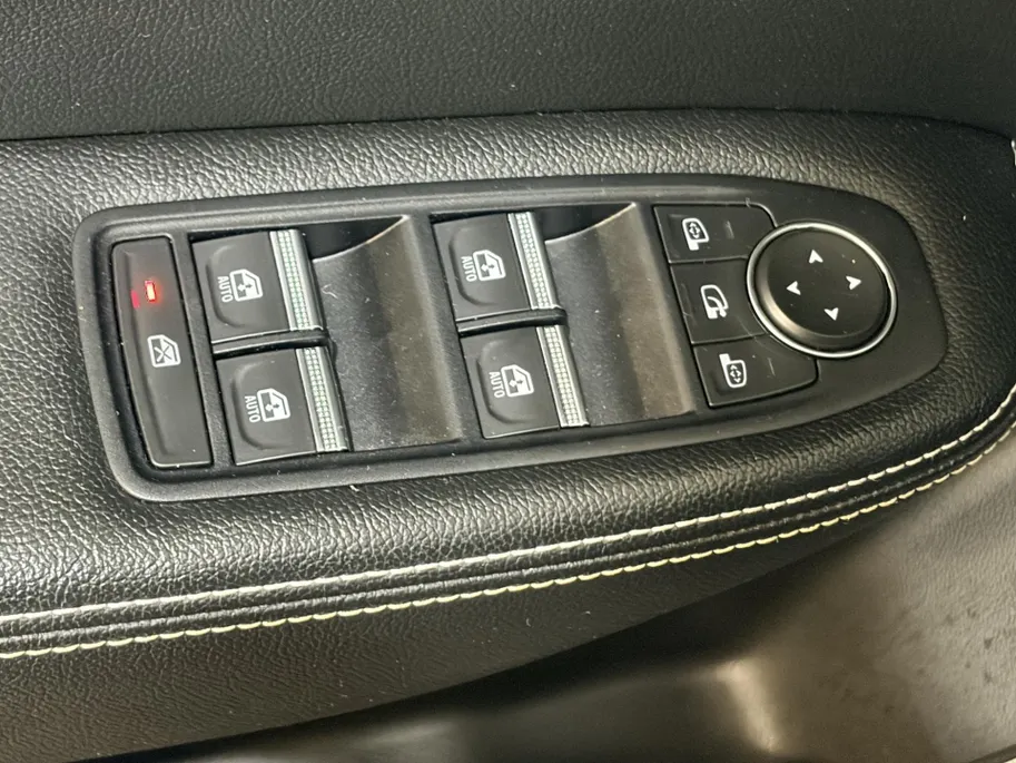 Renault Arkana 145PK E-Tech Hybrid E-Tech Engineered Automaat | 1e eigenaar | Navi | Camera | Parkeersensoren | Apple CarPlay/Android Auto | Lichtmetalen Velgen | Achterspoiler | Cruise Control | Armsteun | Elektrisch verstelbare stoelen |