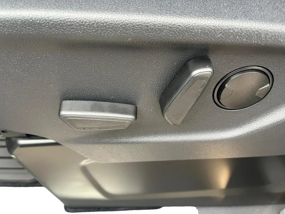Ford Tourneo Custom E-Tourneo 340 L2H1 Titanium X 8 persoons | TE BESTELLEN AUTO | Lederen interieur | Navigatie | Parkeersensoren voor en achter | 19' LM velgen| Automatische airco 3-zones
