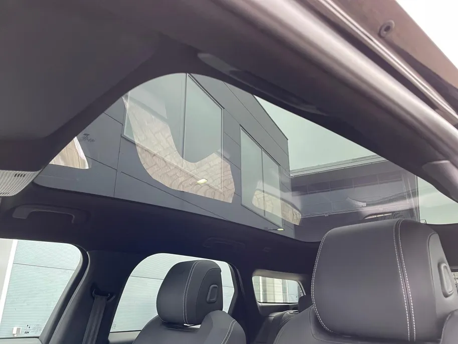 Ford Explorer Premium Extended Range RWD 77 kWh | Full Option | Black uitvoering | Trekhaak | Dealer onderhouden | AGR stoelen 12-wegs verstelbaar 21 inch wielen | Panoramadak | 1e eigenaar |