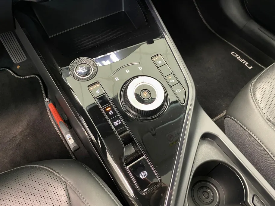 Kia Niro 1.6 GDi Hybrid DynamicPlusLine | Demo | Direct Beschikbaar! | Leder | Schuif/Kantel dak | Navi | Camera | Stoel + Stuurverwarming | Elektr. Achterklep | Head-Up Display |