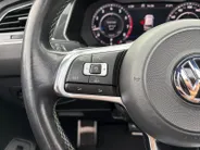 Volkswagen Tiguan Allspace 1.4 TSI Highline 7p. *Automaat*Navi*Schuif/kanteldak*Climate Control*Trekhaak*Stoelverwarming*Lederen bekleding*Parkeerhulp*Elekt. Achterklep*Vol opties!