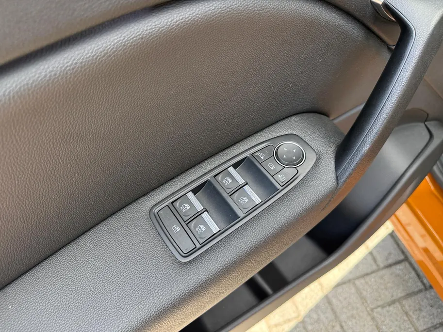 Renault Captur 1.6 E-Tech Plug-in Hybrid 160 Intens | Automaat | Schuifkanteldak| Parkeersensoren | Camera | Apple Carplay & Android Auto | Climate Control |