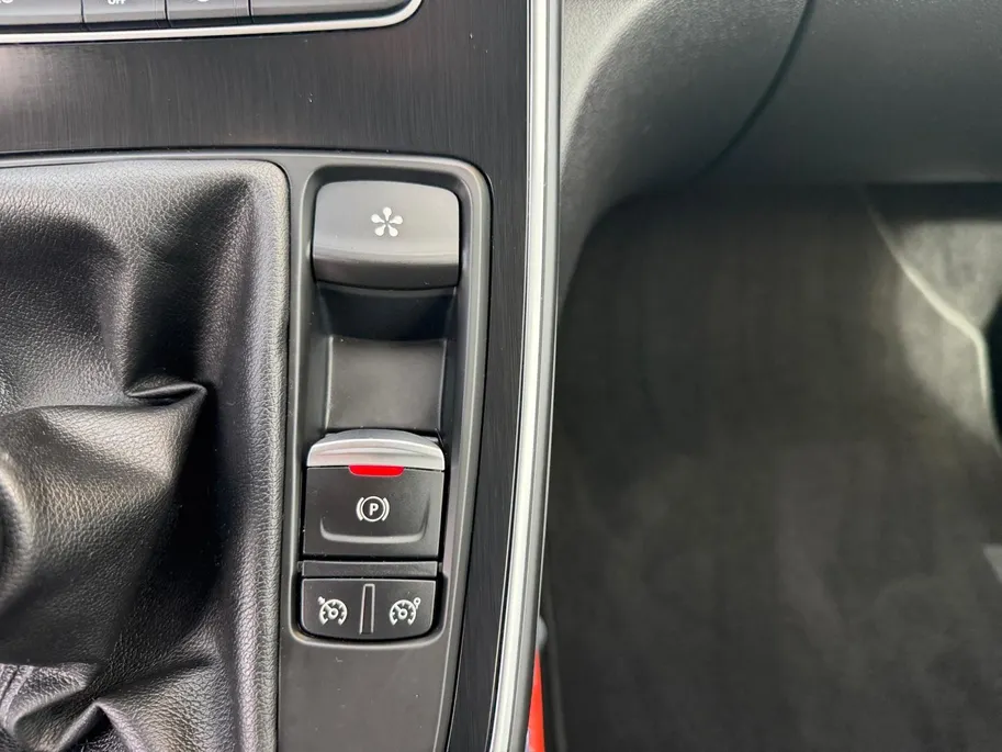 Renault Scénic 1.3 TCe Intens | Trekhaak | Camera | Bluetooth | Navigatie | Parkeersensoren | Dodehoek Detectie | Cruise & Climate Control | 12 Maanden BOVAG Garantie