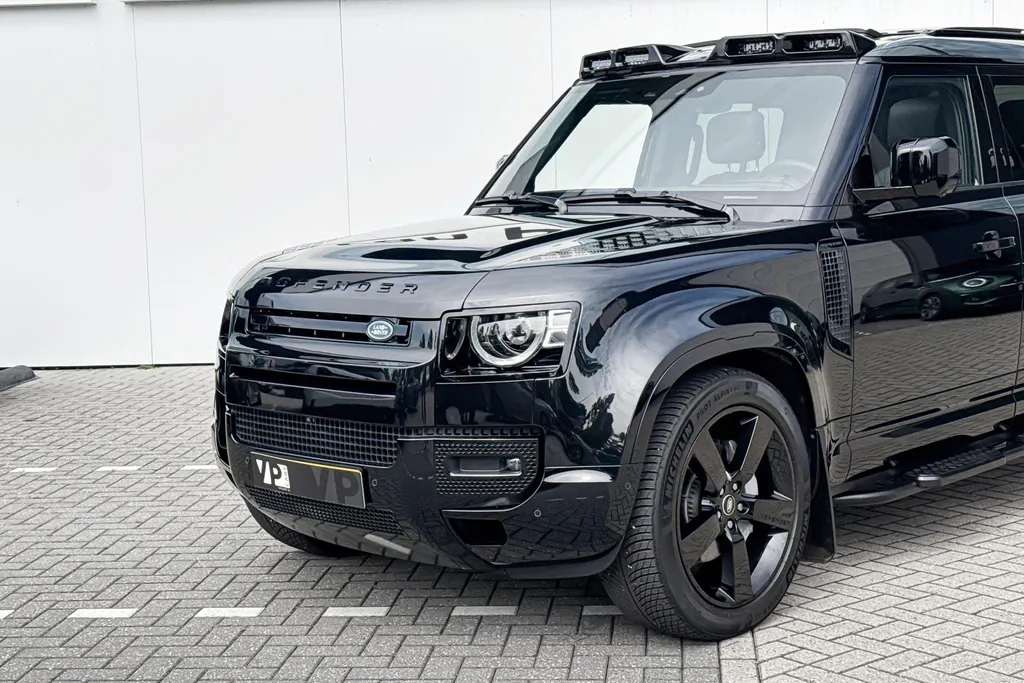 Land Rover Defender 110 2.0 P300e 110 X-Dynamic HSE