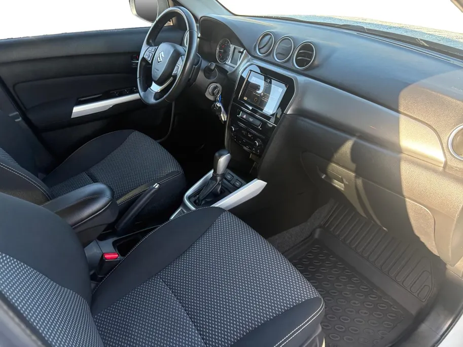 Suzuki Vitara 1.6 Exclusive | Automaat! | Camera | Trekhaak | Navi