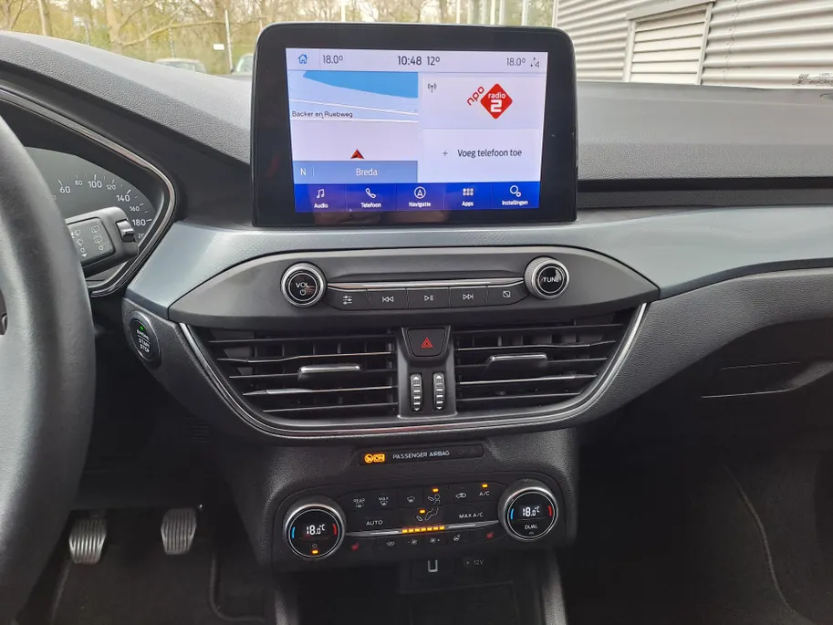 Ford Focus Wagon 1.0 EcoBoost Active Business | Navi | PDC | Cruise | Trekhaak | ECC | Stoel, Stuur, Voorruit verwarming