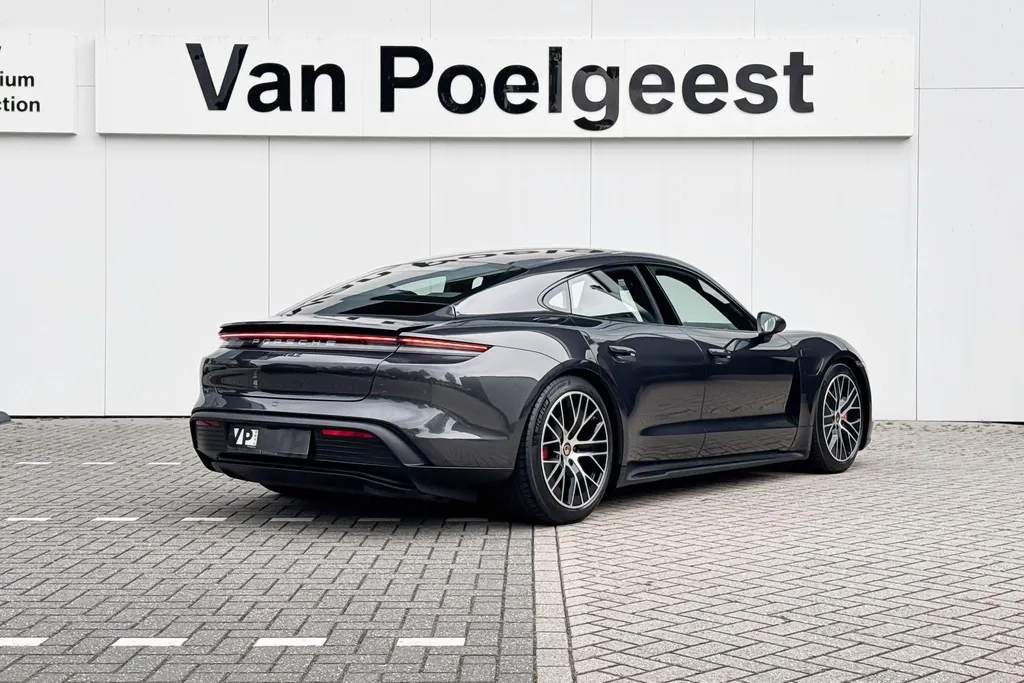 Porsche Taycan 4S Performance