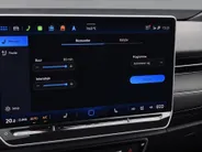 Volkswagen ID.7 Tourer Pro Business 77 kWh / 286pk Stuur- & Stoelverwarming · 360 Camera · Trekhaak · IQ.LIGHT ·  Head-Up Display
