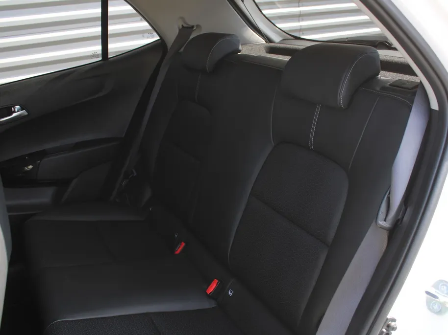 Kia Picanto 1.0 DPI GT-Line | Stuur-/stoelverwarming | Schuifdak | Camera | Dodehoek detectie | Telefoonlader | Clima | Navi | 16' LM | LED | Cruise |