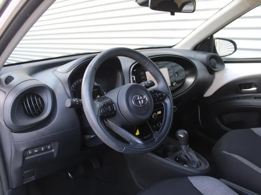 Toyota Aygo X 1.0 VVT-i S-CVT first | Camera | Android Auto/Apple Carplay | Cruise | Clima | Automaat | 17' LM |